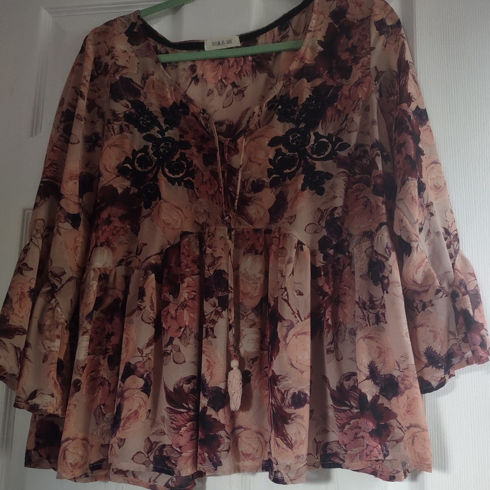 Taylor and Sage XL top